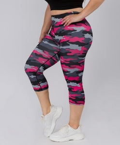 PINK CAMO WORKOUT CAPRI LEGGINGS